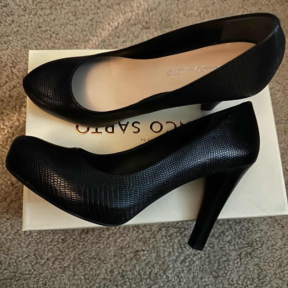 NWT Franco Sarto black heels. Size 7.5